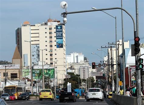 Novas câmeras são instaladas para monitorar trânsito de JF Portal AMIRT