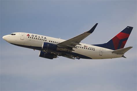 Delta Air Lines Boeing N De At Katl Joshua Ruppert Flickr