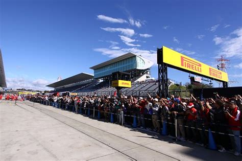 F1日本グランプリ木曜日。東コースウォーク＆特別ピットウォーク・サイン会を開催！ 観戦塾観戦塾