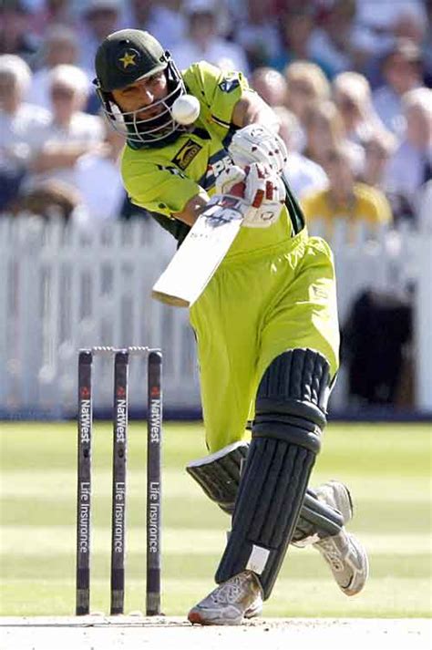 Shahid Afridi Launches A Six To Open His Account ESPNcricinfo