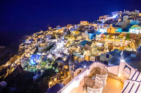 Kota Oia Di Pulau Santorini Pada Malam Hari Yunani Rumah Dan Gereja