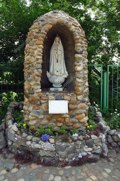 Tomsk una gruta de la Virgen del monasterio católico fatima nea Grotto