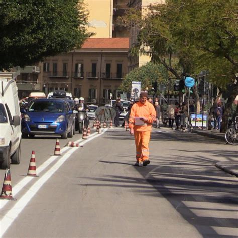 Scontro Tra Pullman E Auto Traffico Paralizzato In Via Dante A Palermo