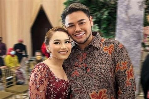 SINDO Hi Lite Ivan Gunawan Benarkan Ayu Ting Ting Lamaran Dengan