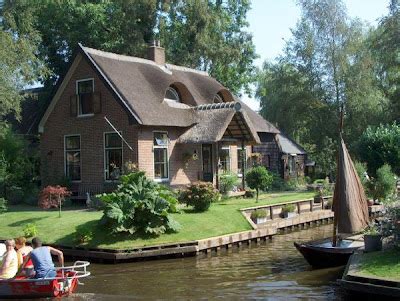 Giethoorn Village In Netherland A Village With No Roads