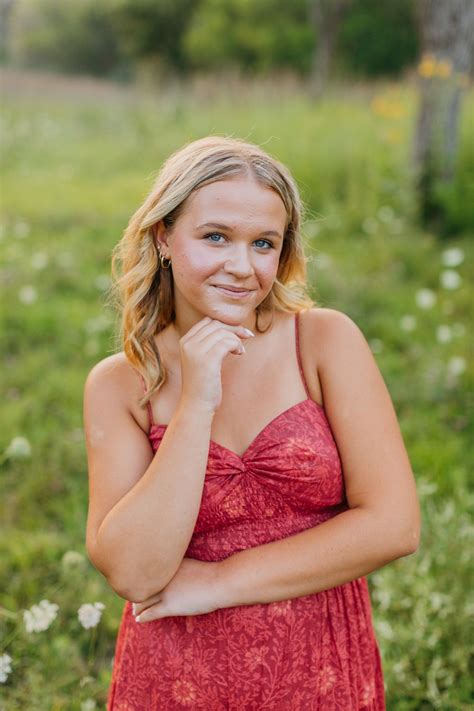 West Des Moines Senior Photographer Kaitlyn Class Of 2024 — Des