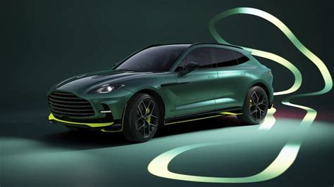 Aston Martin DBX707 AMR24 Se Viste Con Los Colores De La F1