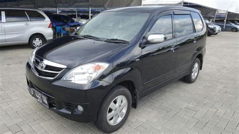 Mobil Bekas Toyota Avanza 2010