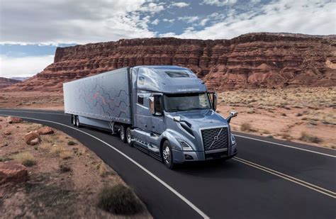 News Volvo VNL Semi Trucks Feature Numerous Self-Driving & Safety Features