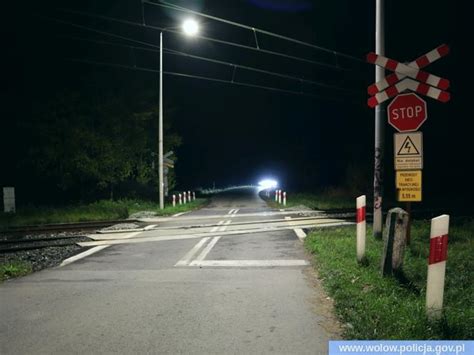 Boraszyn Pociąg wbił się w autobus na przejeździe kolejowym Nie żyje