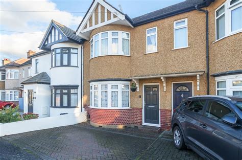 2 Bedroom House For Sale In Brixham Crescent Ruislip Manor Middlesex