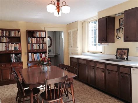 4 Porter St Granby Ma 01033 ®