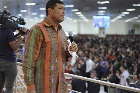 Pastor Da Igreja Mundial Sofre Tentativa De Homic Dio Durante Culto Em