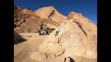 Mit Knapp Dreij Hrigem Kind Durch Namibia Ziel Spitzkoppe Das