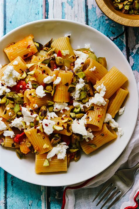 Pasta With Zucchini Tomatoes Pistachios And Feta Joanne Eats Well With Others