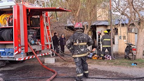 Incendio en dos viviendas con daños totales La Razon de Chivilcoy