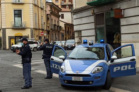 Investe Una Donna E Poi Scappa In Pieno Centro Caccia Al Pirata