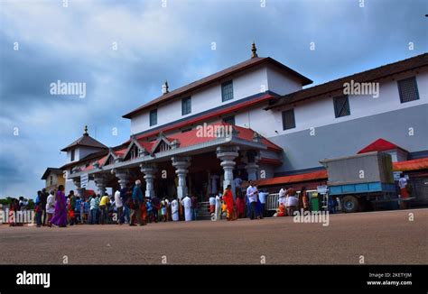 Temples Shiva Lingam Hi Res Stock Photography And Images Alamy
