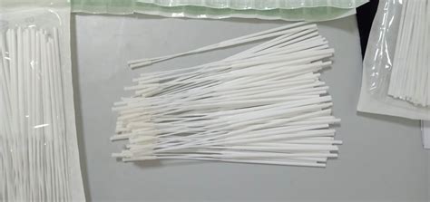 Nasopharyngeal Sample Flock Swab 2 5mm Dia 15cm With Break Point At