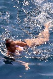 Irina Shayk Hot In Bikini Holiday In Positano 08 06 2018 CelebMafia