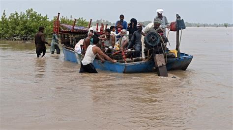 Floods in the Punjab plains in Pakistan: villages devastated and ...