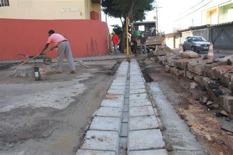 Obras Implanta Canaletas Para Capta O De Guas Pluviais Em Rua Do