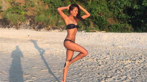 Lisa Haydon S Sexy Bikini Closet