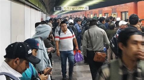 Caos En El Metro De La Cdmx Desalojan A Usuarios De La L Nea Por