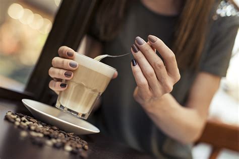 Őszi körömtrendek a piros mellett hódít a nude és a púderkék Starity hu