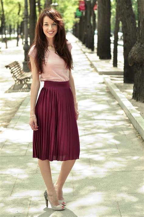 Christian Women Wearing Pleated Skirts Burgundy Skirt Outfit Pleated Skirt Outfit Tulle