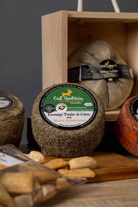 Queso tierno de cabra con hierbas aromáticas Cal Quitèria