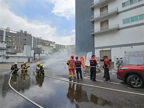 高市消防局結合前鎮科技產業園區 辦理複合型災害事故應變演練場面逼真