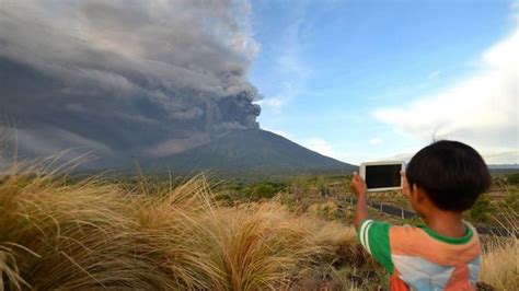 Mount Agung Bali Volcano Alert Raised To Highest Level BBC News