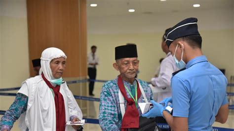 Sederet Masalah Jemaah Haji Terbang Dari Bandara Kertajati Bisnis