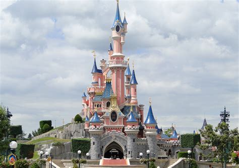 Review: Disneyland Paris Theme Parks