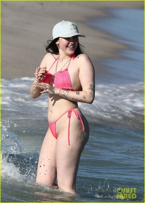 Noah Cyrus Rocks Pink Bikini For Day At The Beach In Miami Photo