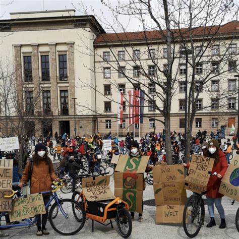 Bilanz Zum Weltweiten Klimastreik Menschen Auf Der Wiener