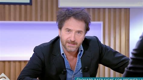 Édouard Baer fait un énorme carton dans C à vous avec sa superbe