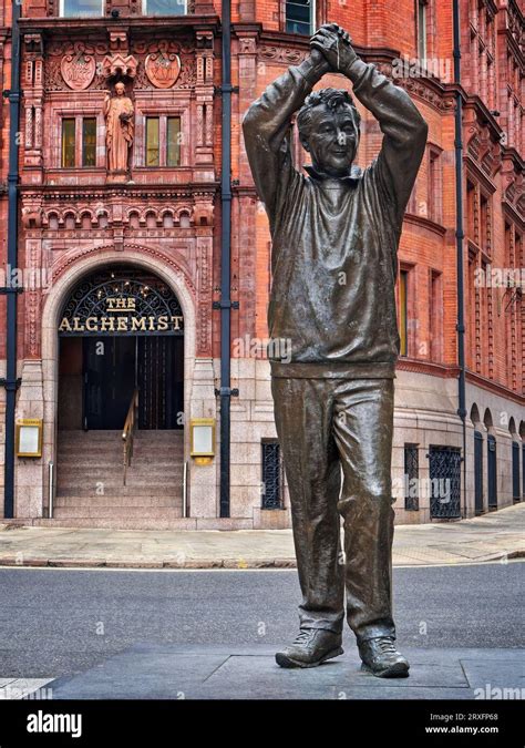 Uk Nottingham King Street Brian Clough Statue Stock Photo Alamy