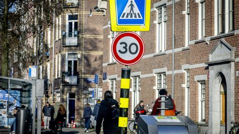 Maximaal Kilometer Per Uur In De Stad Wordt De Standaard Met Wat