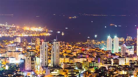 Vista de la azotea del paisaje urbano del bósforo y estambul y el