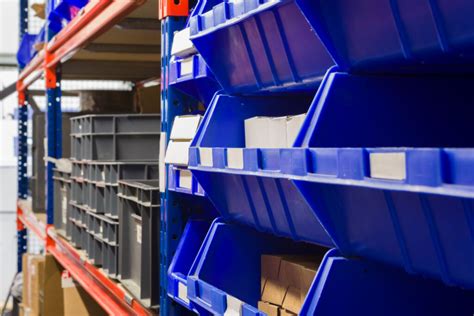 Why Use Warehouse Bin Storage Vs Pallet Rack Wire Decking