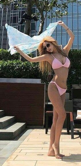 8 Hot Sexy Qri Bikini Pics