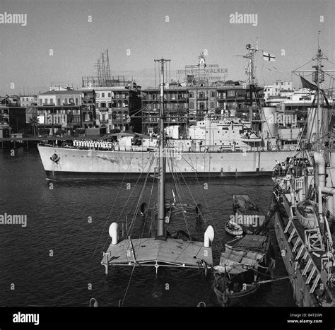 Suez Crisis 1956 The 4000 Ton Minelayer Manxman Becomes The First Ship