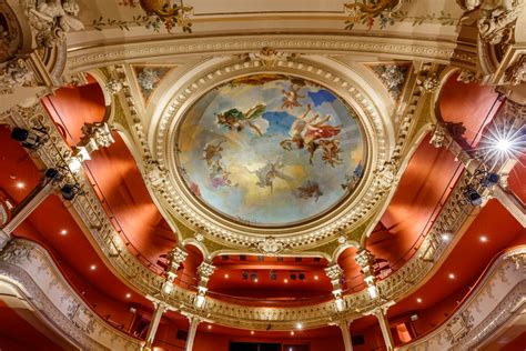 Théâtre à LONS LE SAUNIER dans le Jura Jura Tourisme