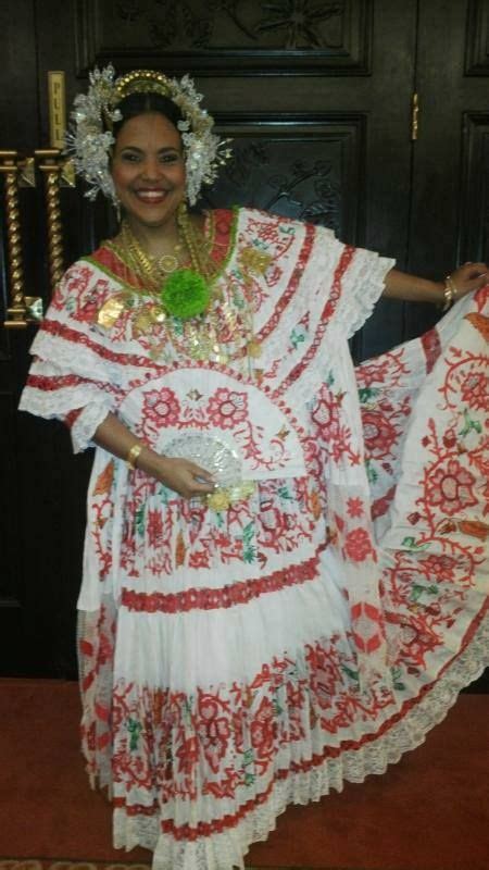 CREACIONES DE POLLERAS POCRÍ Pollera zurcida calada en tonos rojo y