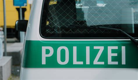 Berlin Mann Droht Mit Schusswaffe Und Stirbt Bei Zugriff Durch