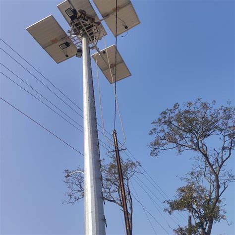 Hot Dip Galvanized Polygonal Impression Solar High Mast Lighting Pole