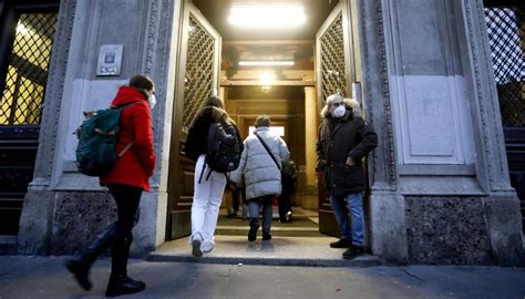 Scuola In Campania Il Tar Sospende L Ordinanza Di Chiusura Di De Luca