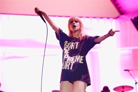 Hayley Williams Shuts Down Fighting Fans at New York Paramore Concert